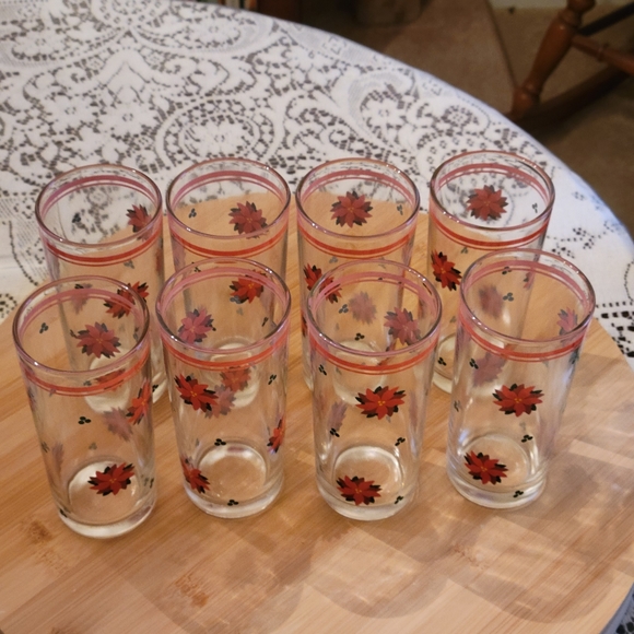 Vintage Poinsettia glasses. Set of 8. - Picture 2 of 3